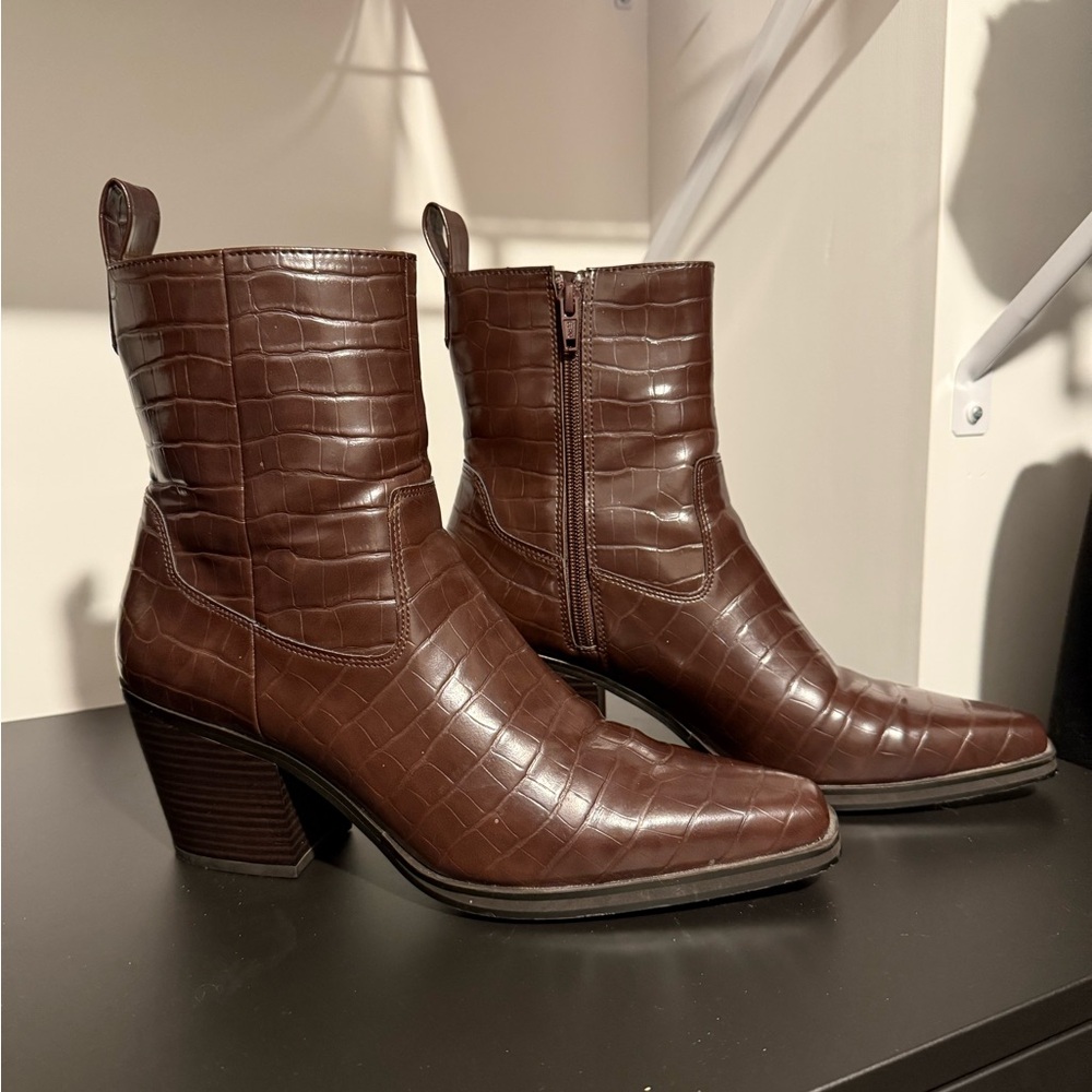 H&M Dark Brown Croc-Patterned Heeled Boots